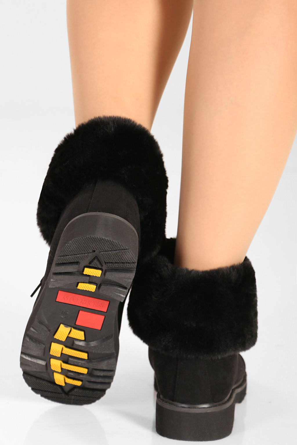 Ботинки зимние с меховой отделкой