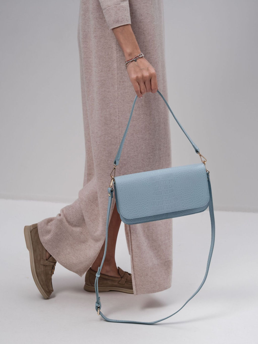 Сумка кожаная багет Deboro 30138 голубая вода