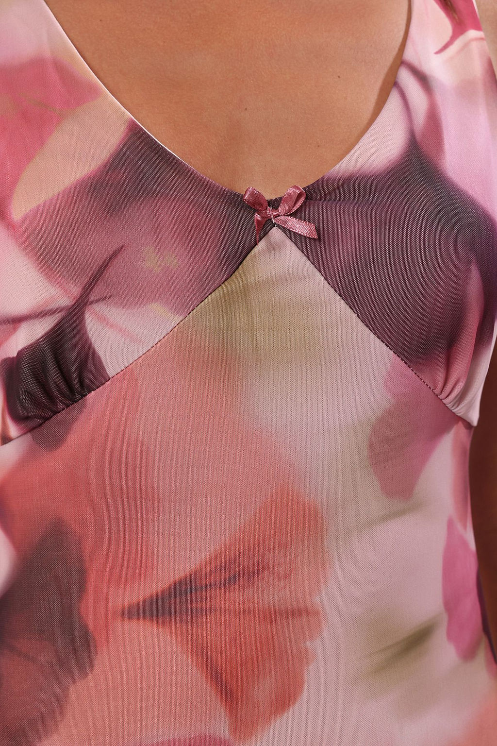 Cok Renkli Fitted/Vucuda Oturan Soyut Fiyonklu Maxi Tul Esnek Orme Elbise TWOSS25EL00361