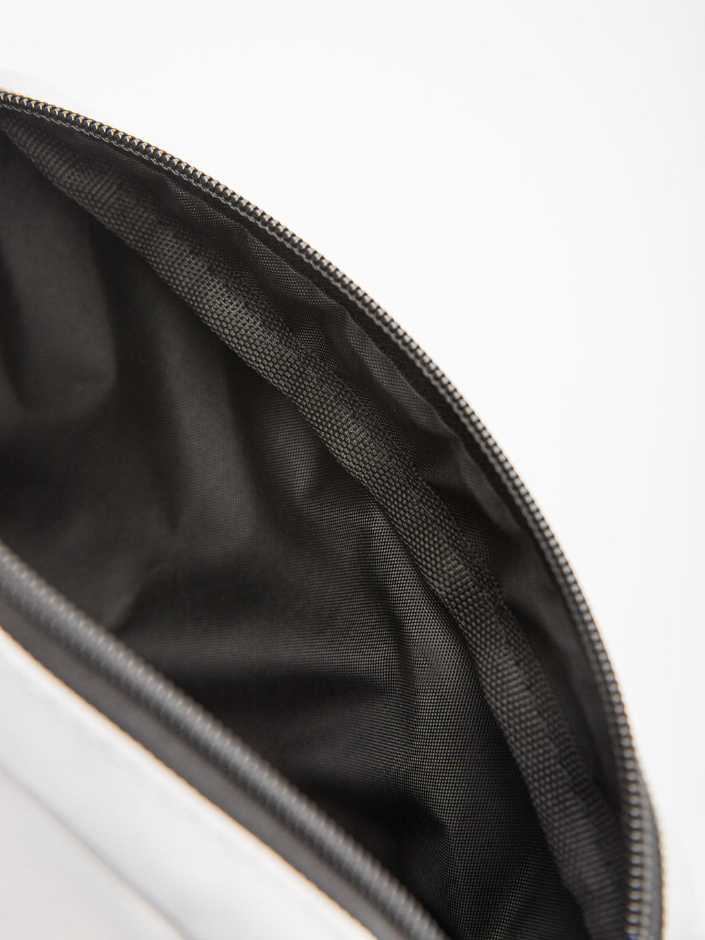 V16 001 10 Сумка поясная