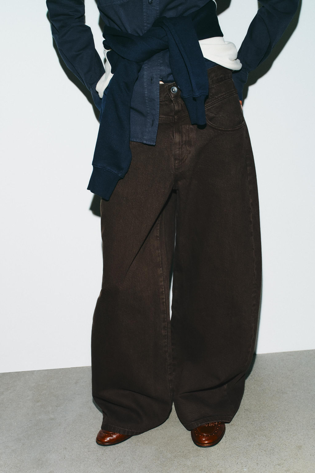 TRF BAGGY BARREL LOW-RISE JEANS