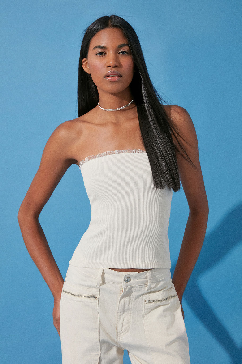 Tas Fitilli Straplez Yaka Dokuma Garnili Vucuda Oturan Pamuklu Esnek Crop Orme Bluz TWOSS24BZ00361