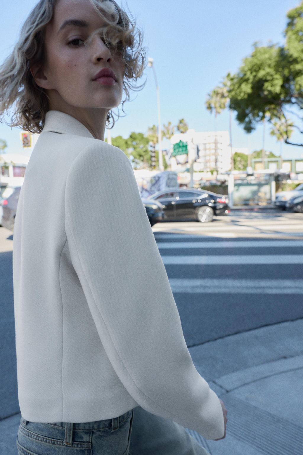 DOUBLE-BREASTED SHORT BLAZER - Zara фото 5