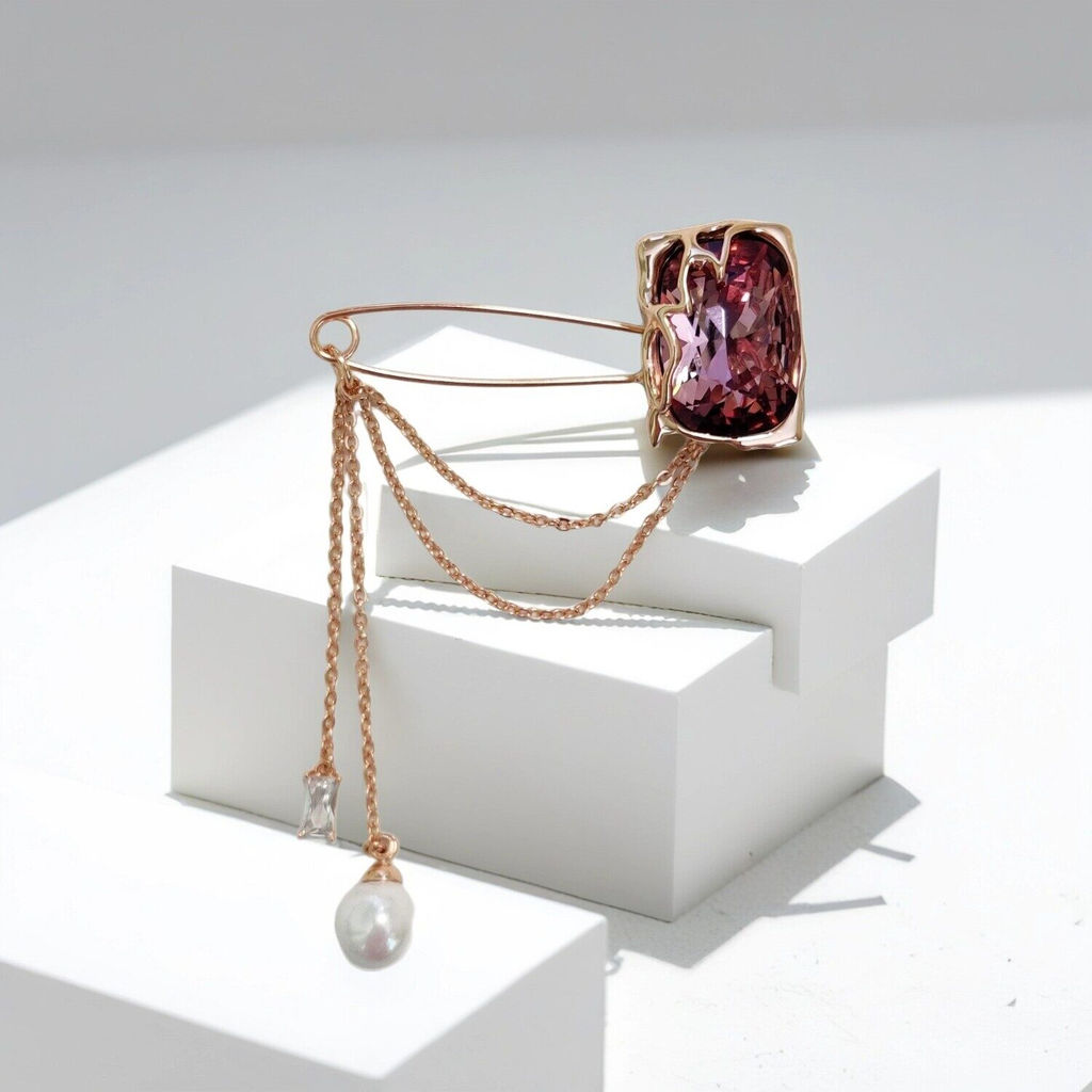 Брошь с кристаллами Swarovski