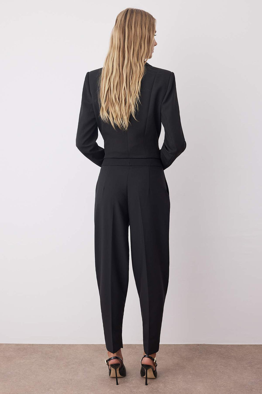 Siyah Paca Dugme Detayl? Wide Leg ve Havuc Olabilen Kumas Pantolon TWOAW26PL00032