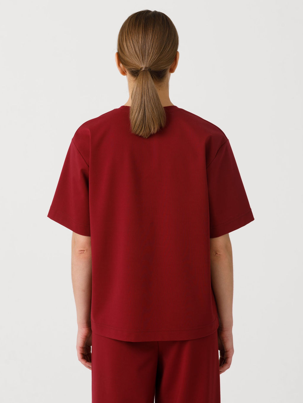 Комплект из футболки и брюк