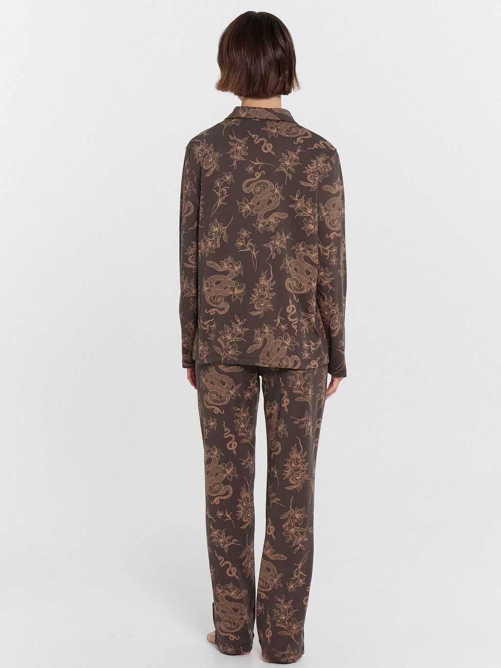 Пижама женская коричневая с принтом Змеи - Mark formelle фото 2