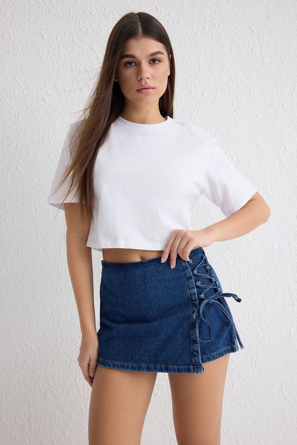 Mavi Baglama Detayl? Normal Bel Mini Denim Sort Etek TWOSS25SR00048