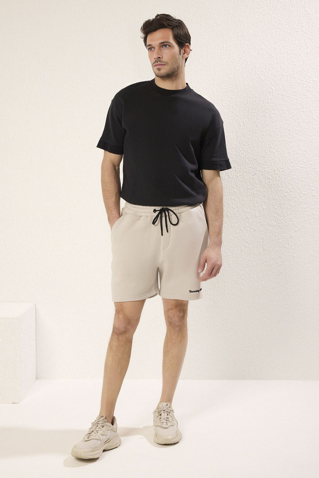 TRENDYOL MAN Lacivert Regular/Normal Kesim Kal?n/Ici Polarl? Kabartma Bask?l? Sort TMNSS25SR00011