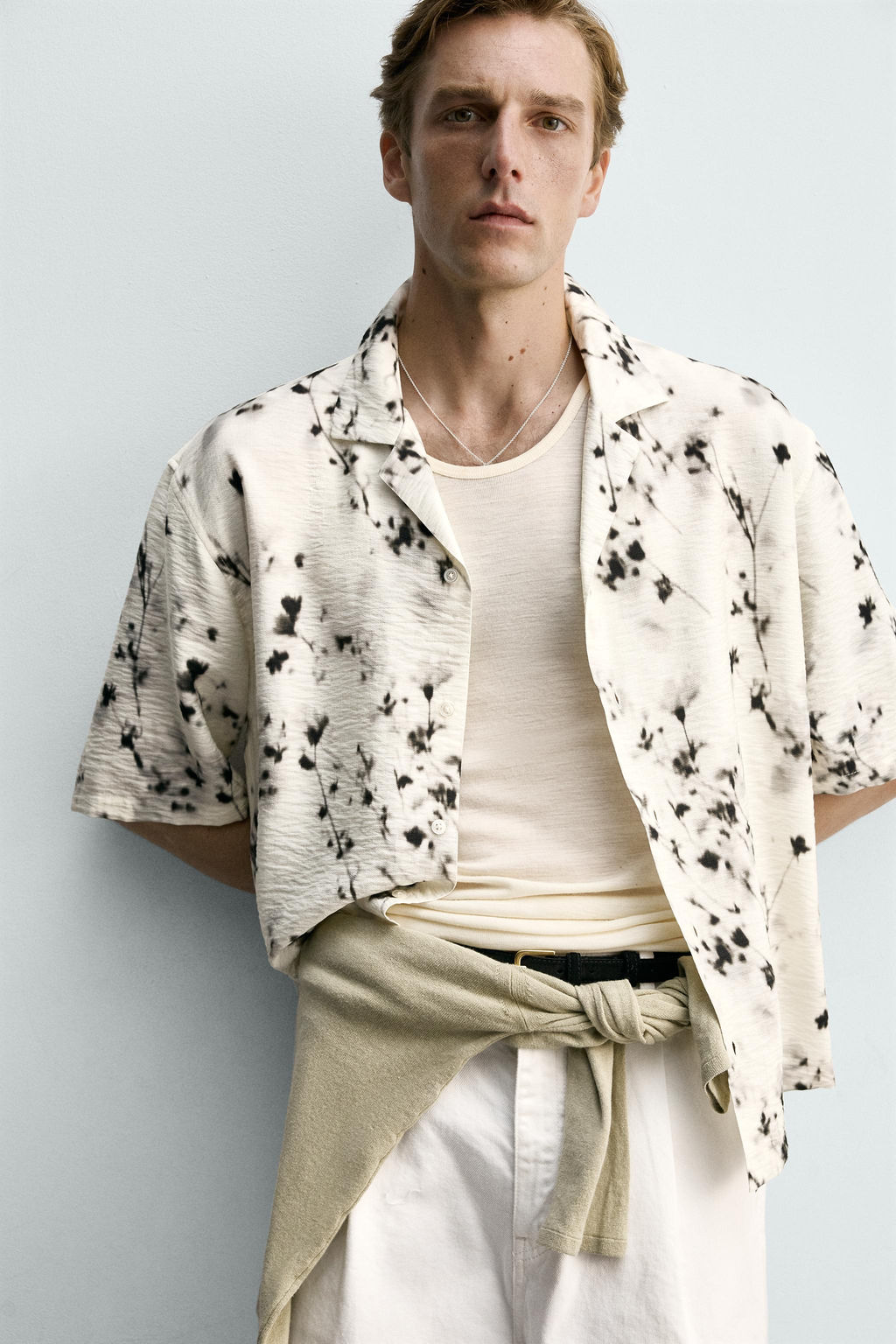 CAMISA RELAXED FIT ESTAMPADO FLORAL / Blanco roto