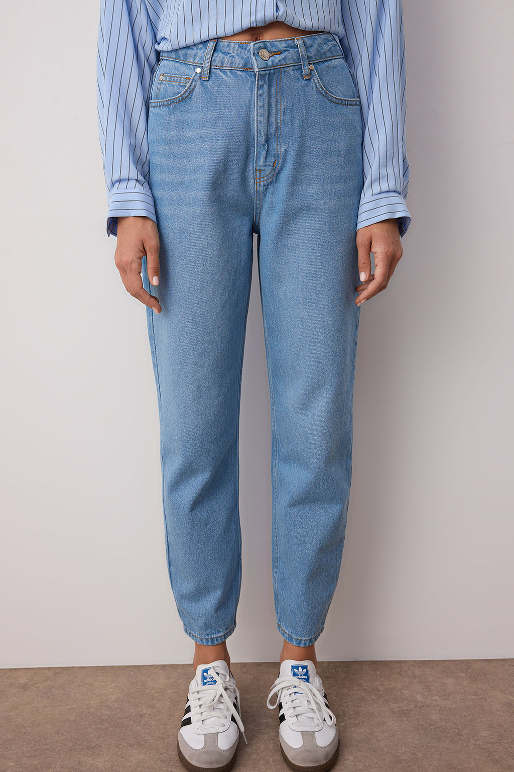 Siyah Yuksek Bel Mom Jeans TWOSS23JE00067 - Trendyolmilla фото 10