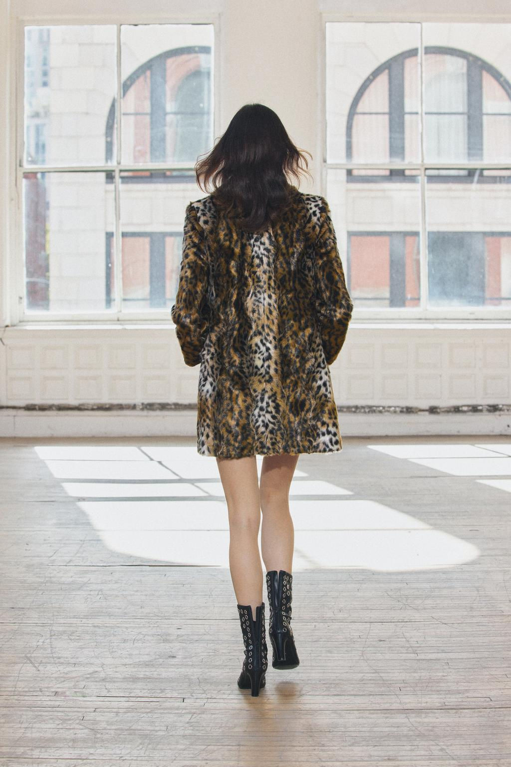 ANIMAL PRINT FAUX FUR COAT ZW COLLECTION - Zara фото 8