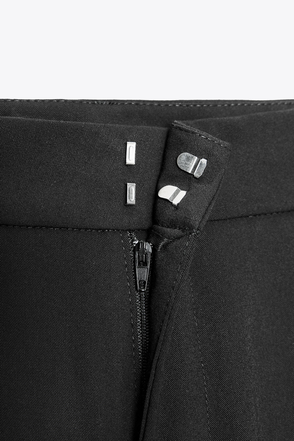 JOGGER TROUSERS