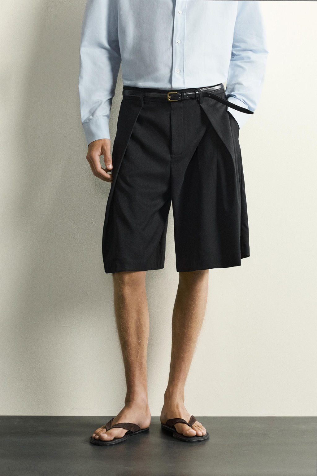 BERMUDA WIDE FIT PLIEGUES / Negro - Zara фото 2