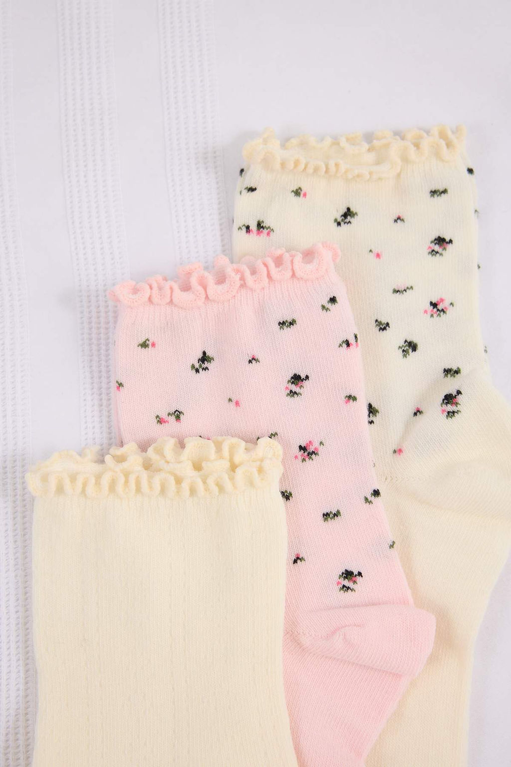 Ekru-Pembe 3lu Pamuklu Cicekli Baby Overloklu Jakar Orme Corap THMSS26CO00023