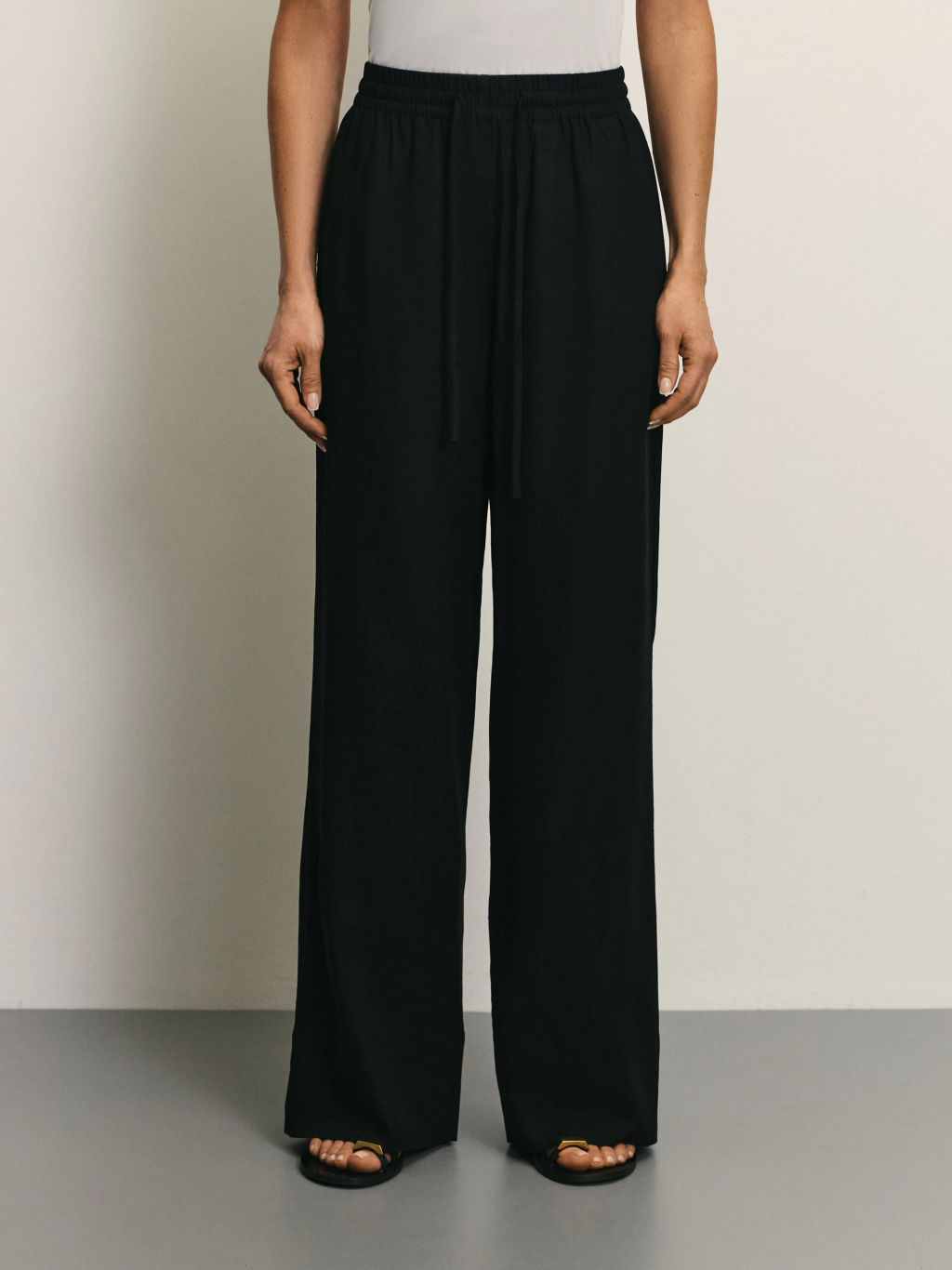 Широкие льняные брюки с эластичным поясом / Zarina  фото 2