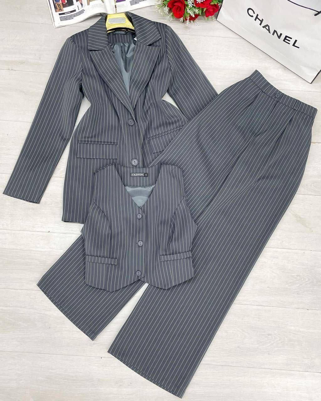 Костюм тройка