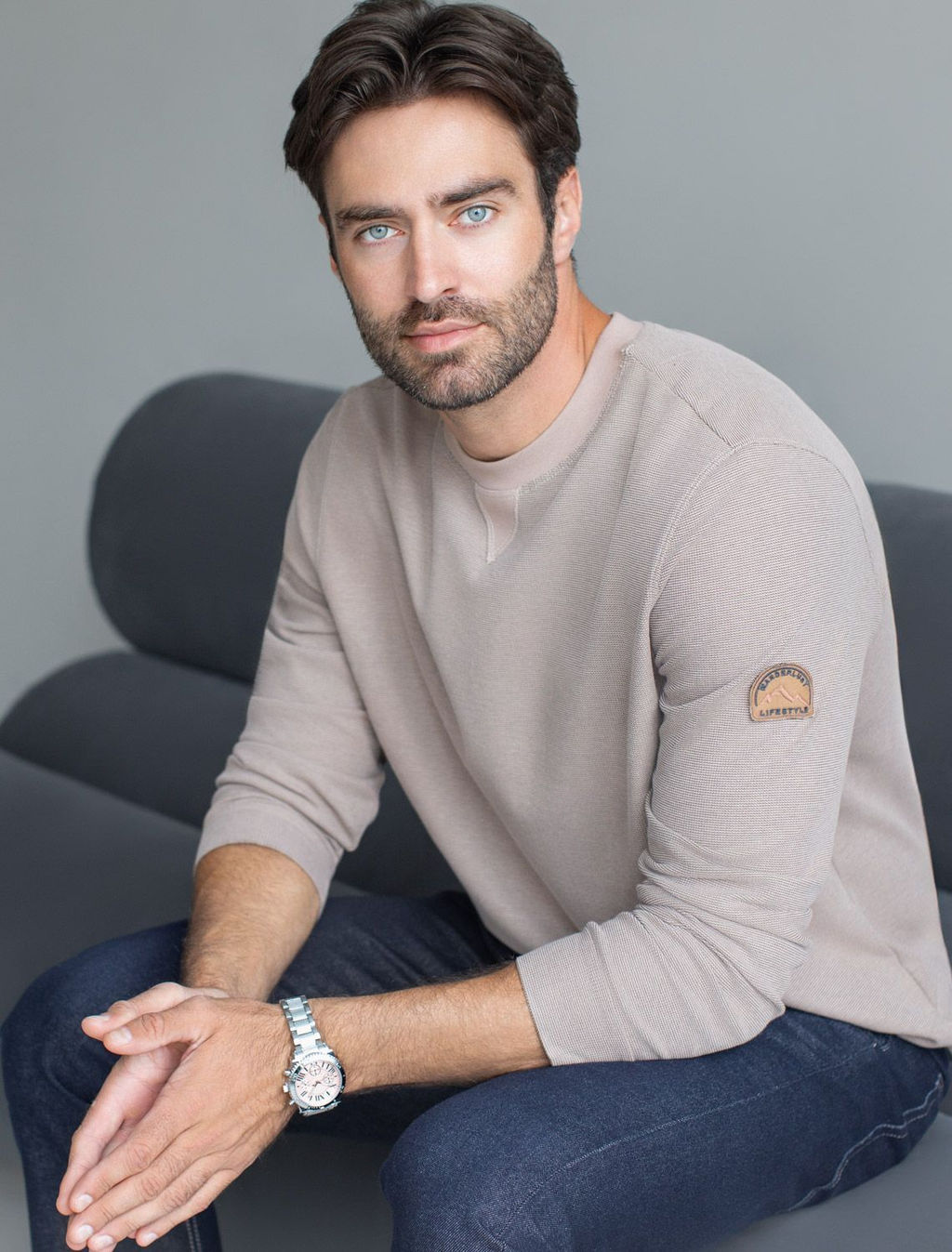 Джемпер легкий из фактурного эластичного трикотажа с принтом - Vilatte фото 2