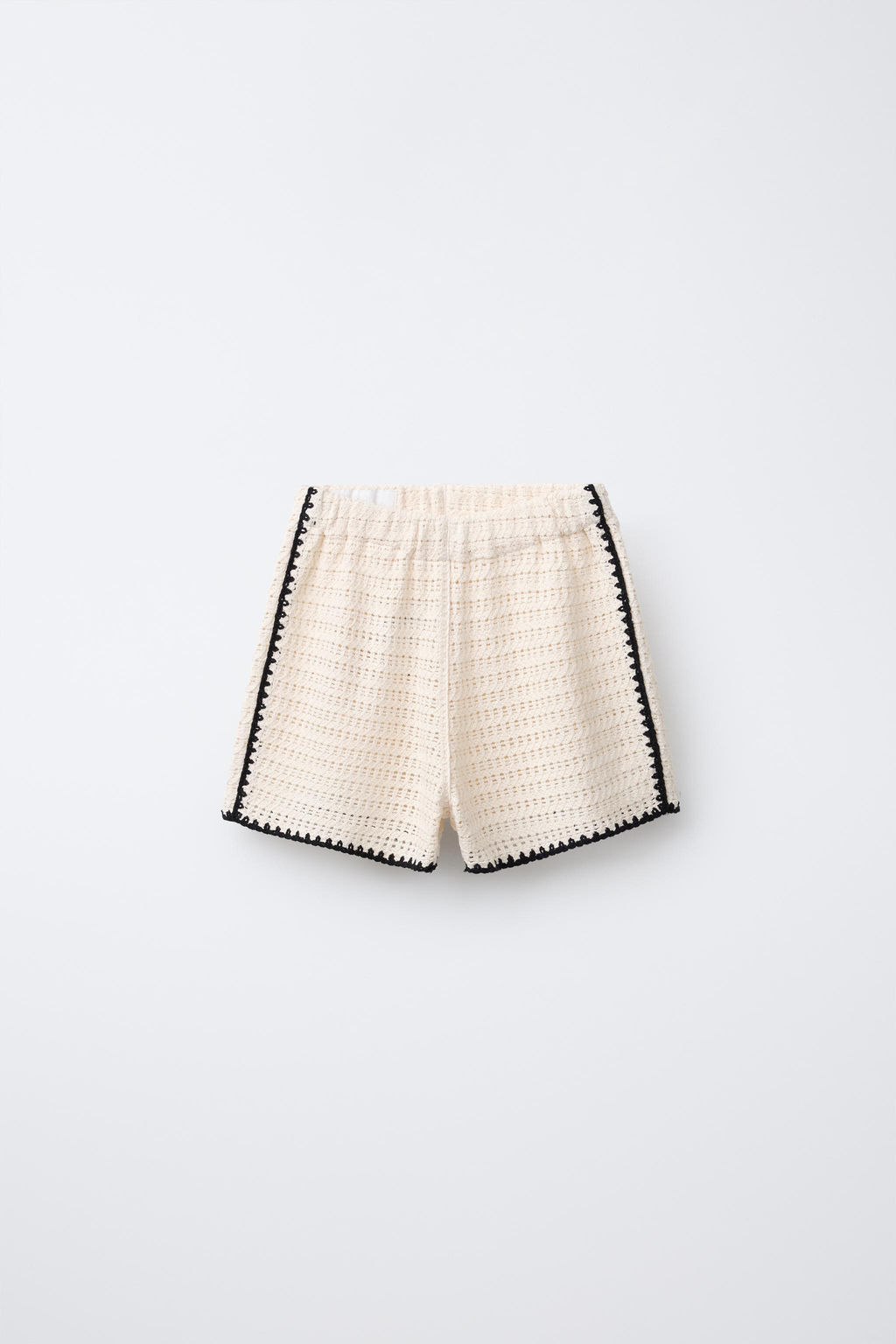 CROCHET KNIT BERMUDA SHORTS WITH TOPSTITCHING
