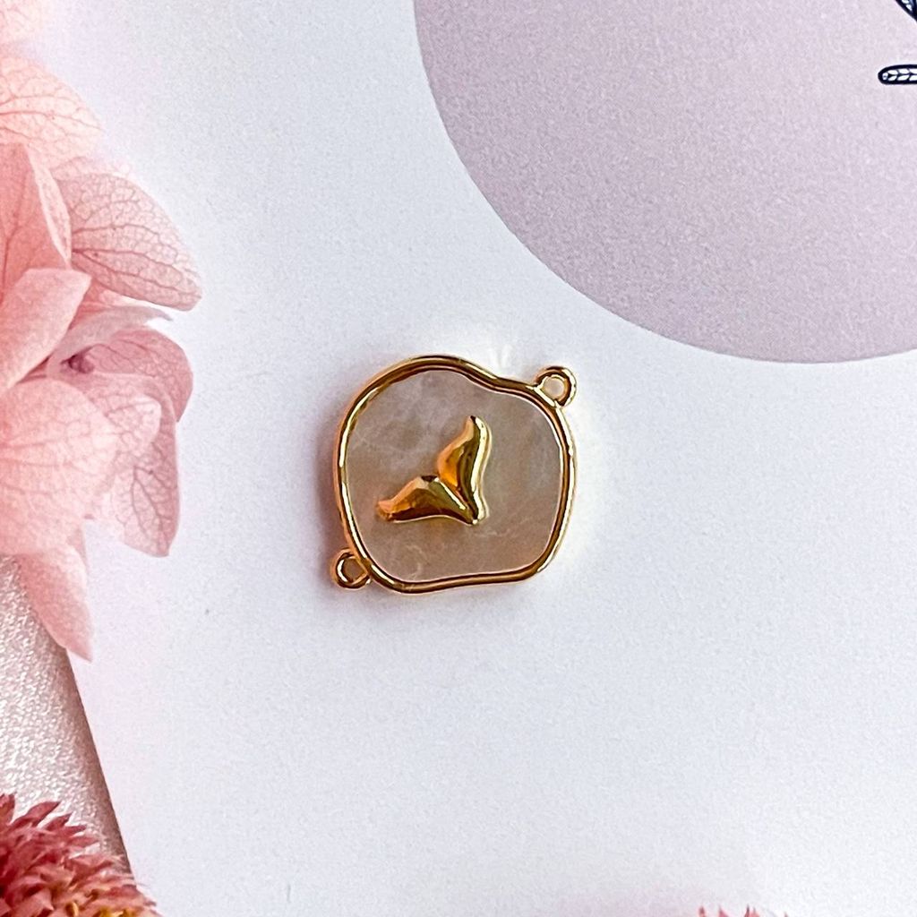 Коннектор перламутровый Хвост (1 шт)