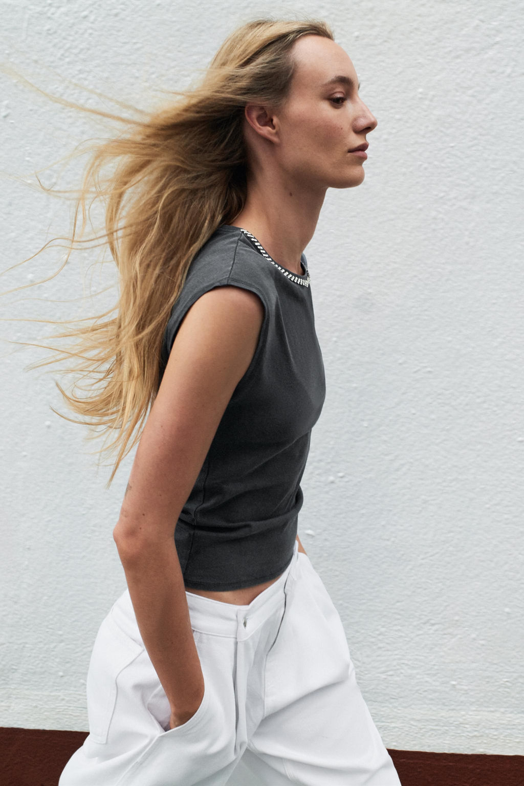 CAMISETA JOYAS EFECTO LAVADO / Gris antracita - Zara фото 4