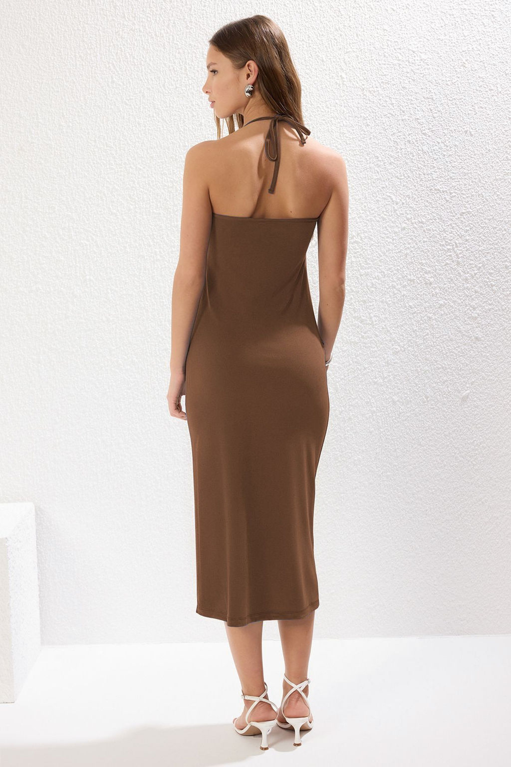 Tarc?n Duz Aksesuar Detayl? Midi Orme Elbise TWOSS25EL00107 - Trendyolmilla фото 5