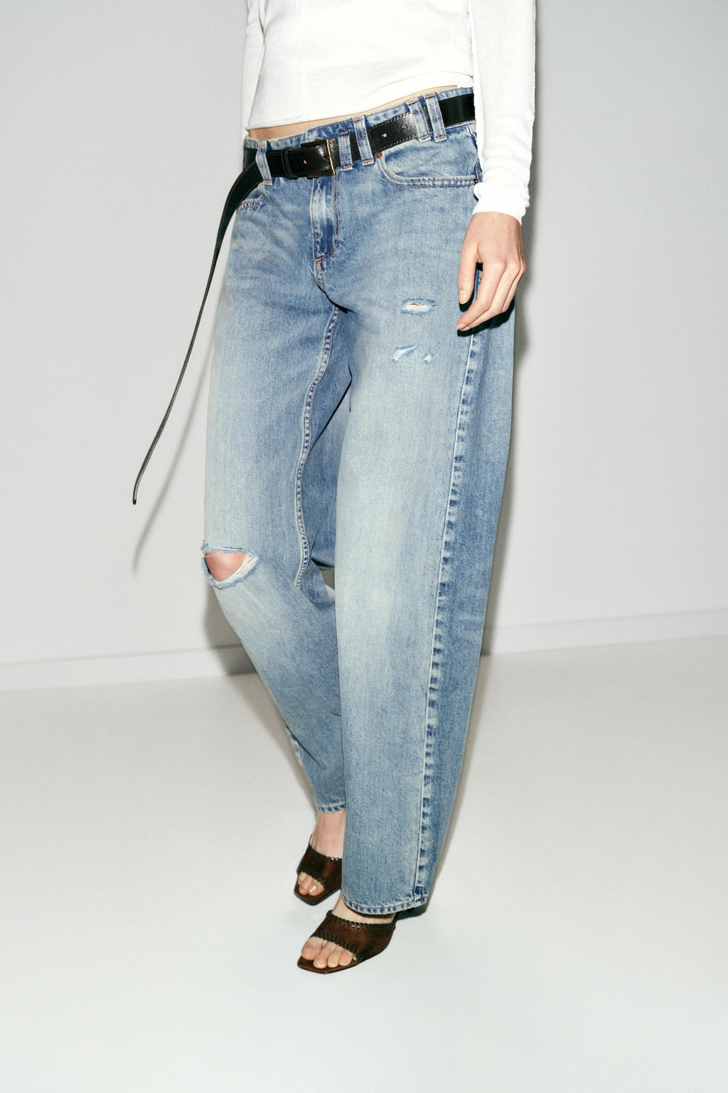 JEANS Z1975 STRAIGHT LOW-RISE RIPPED - Zara фото 4
