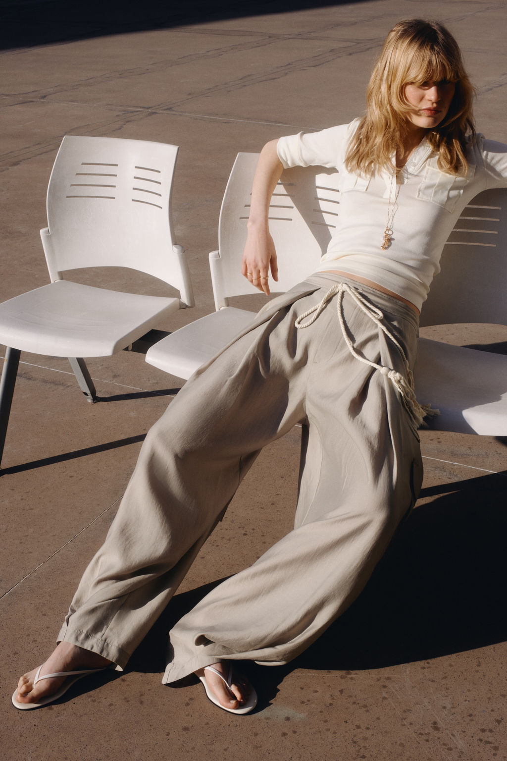 Pantal?n con cord?n de ajuste y detalle cruzado - H&m фото 2
