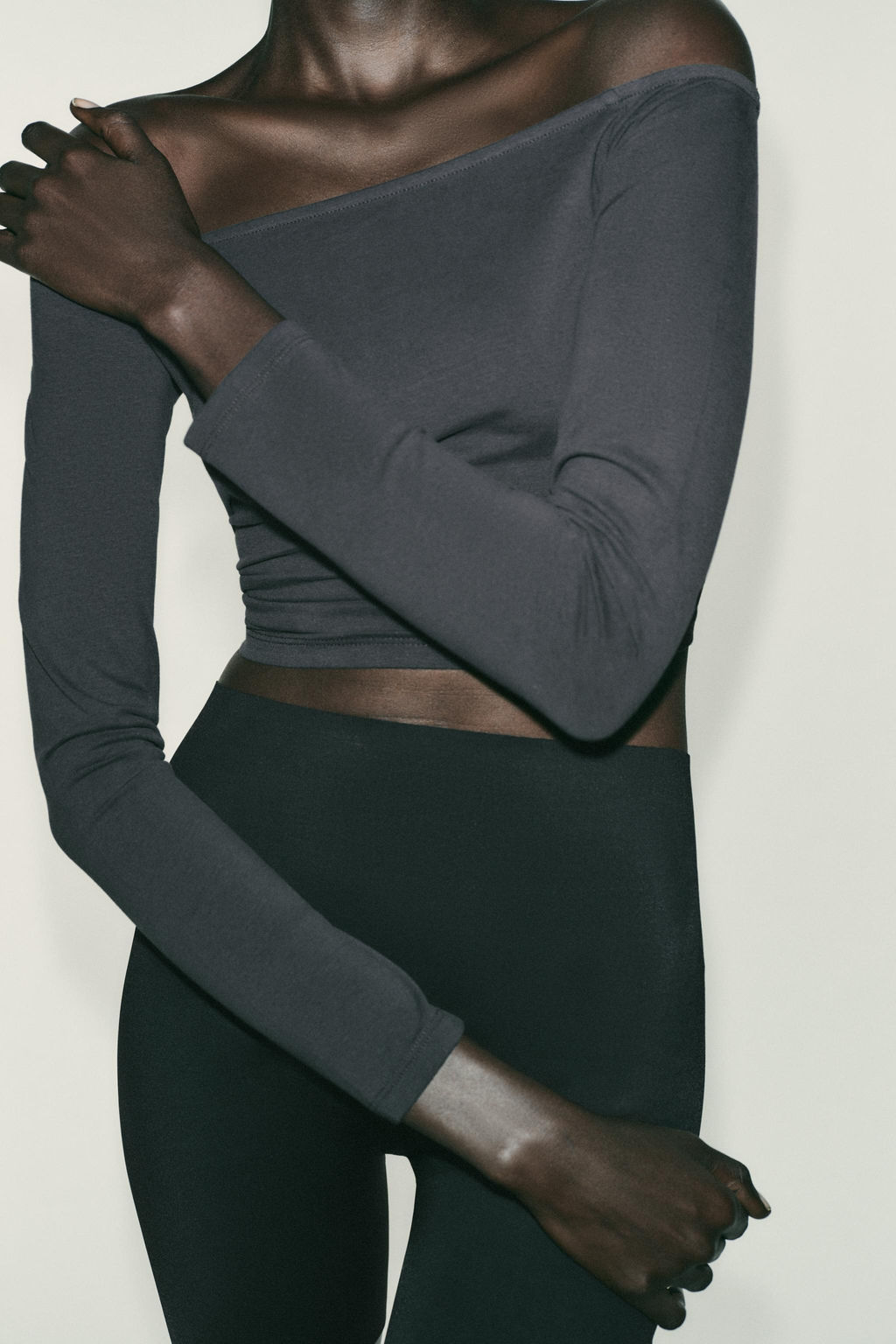 OFF-THE-SHOULDER TOP - Zara фото 12