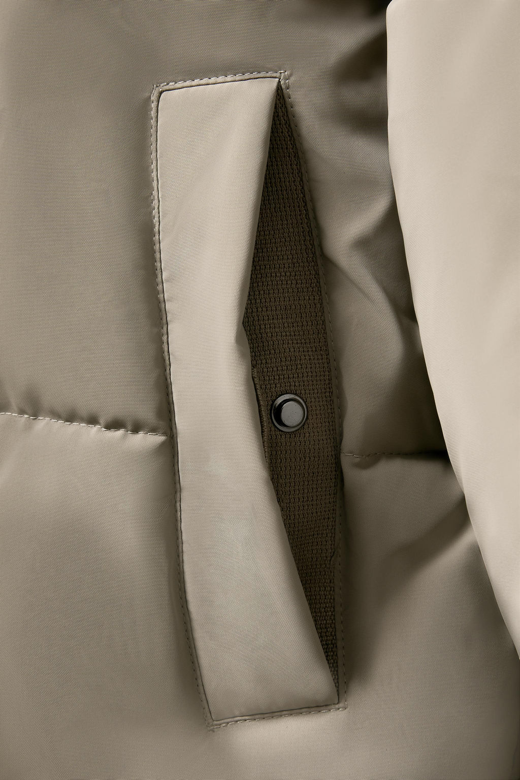 WATER-REPELLENT AND WINDPROOF SHORT HOODED ANORAK