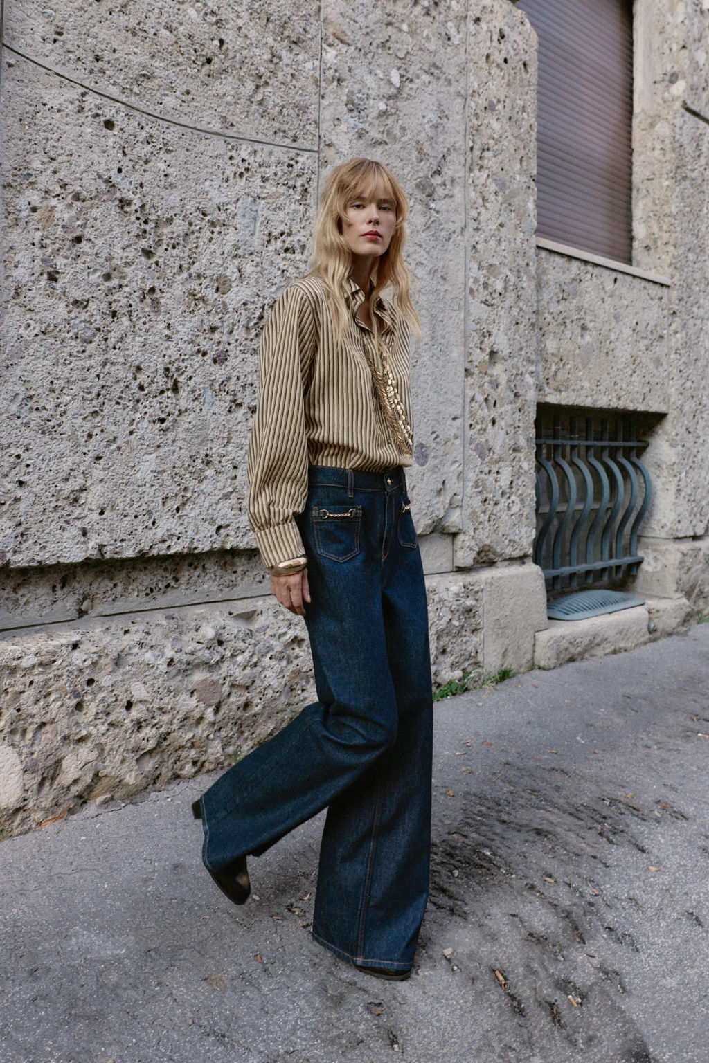Z1975 MID-WAIST WIDE-LEG JEANS WITH CHAINS