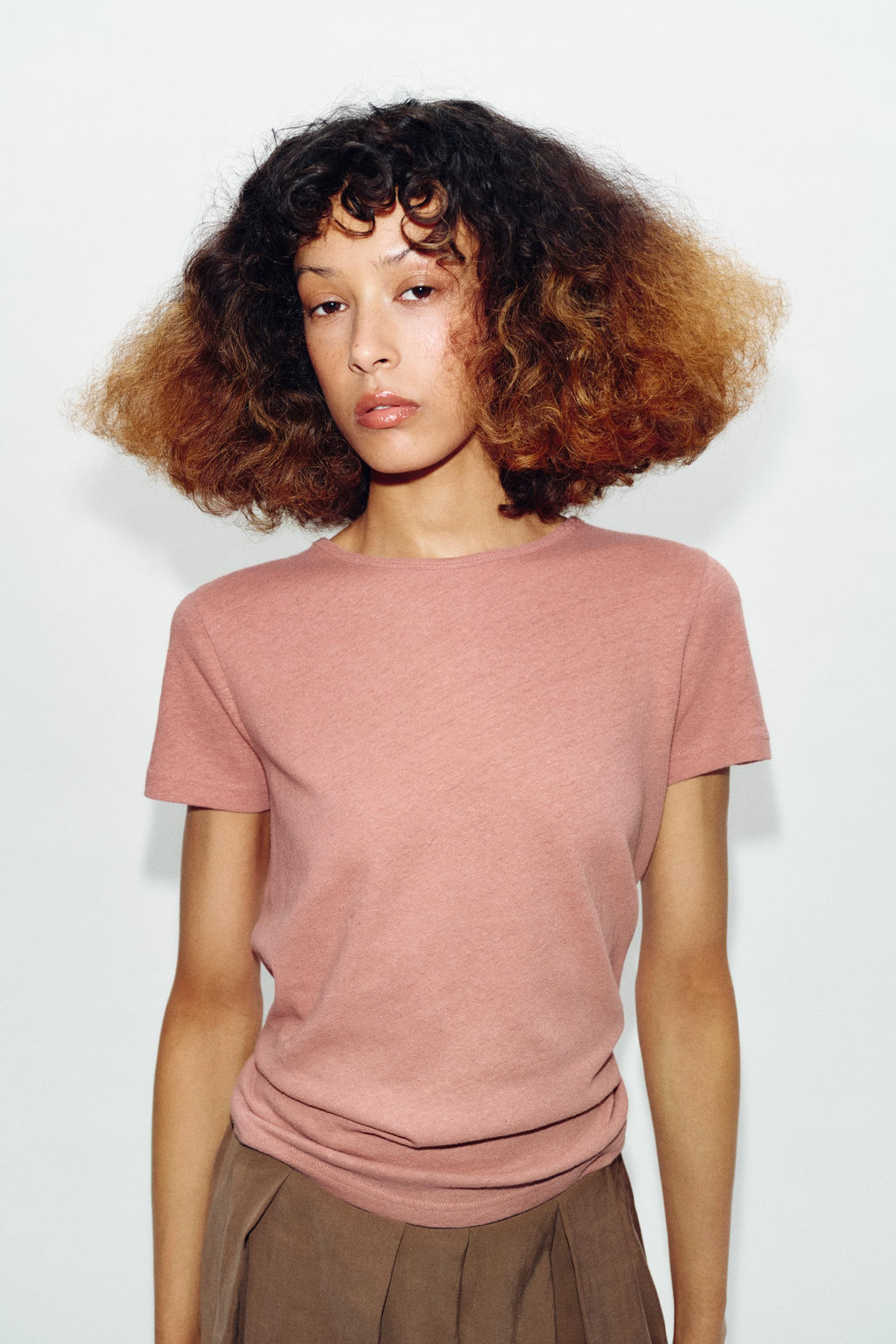 CAMISETA MANGA CORTA CON LINO / Rosa tiza - Zara фото 2