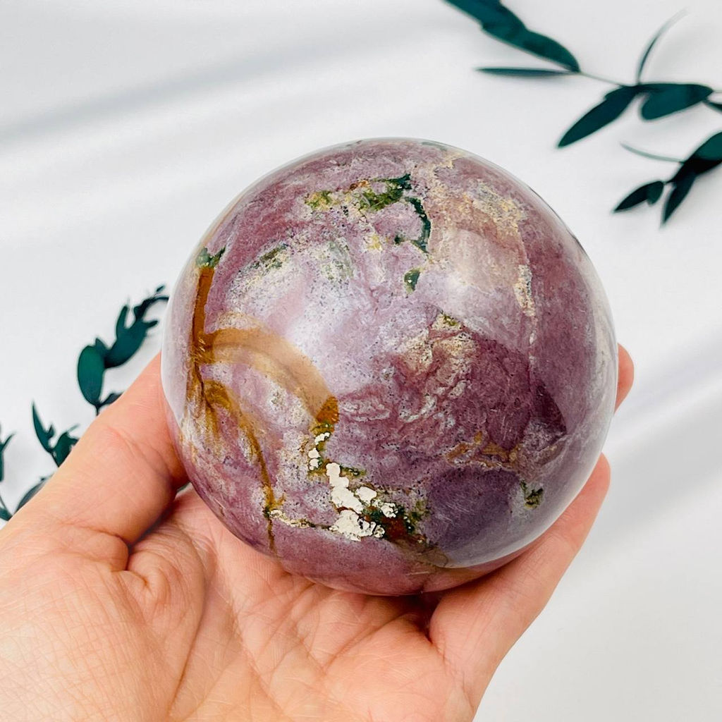 Шар из Яшмы океанической