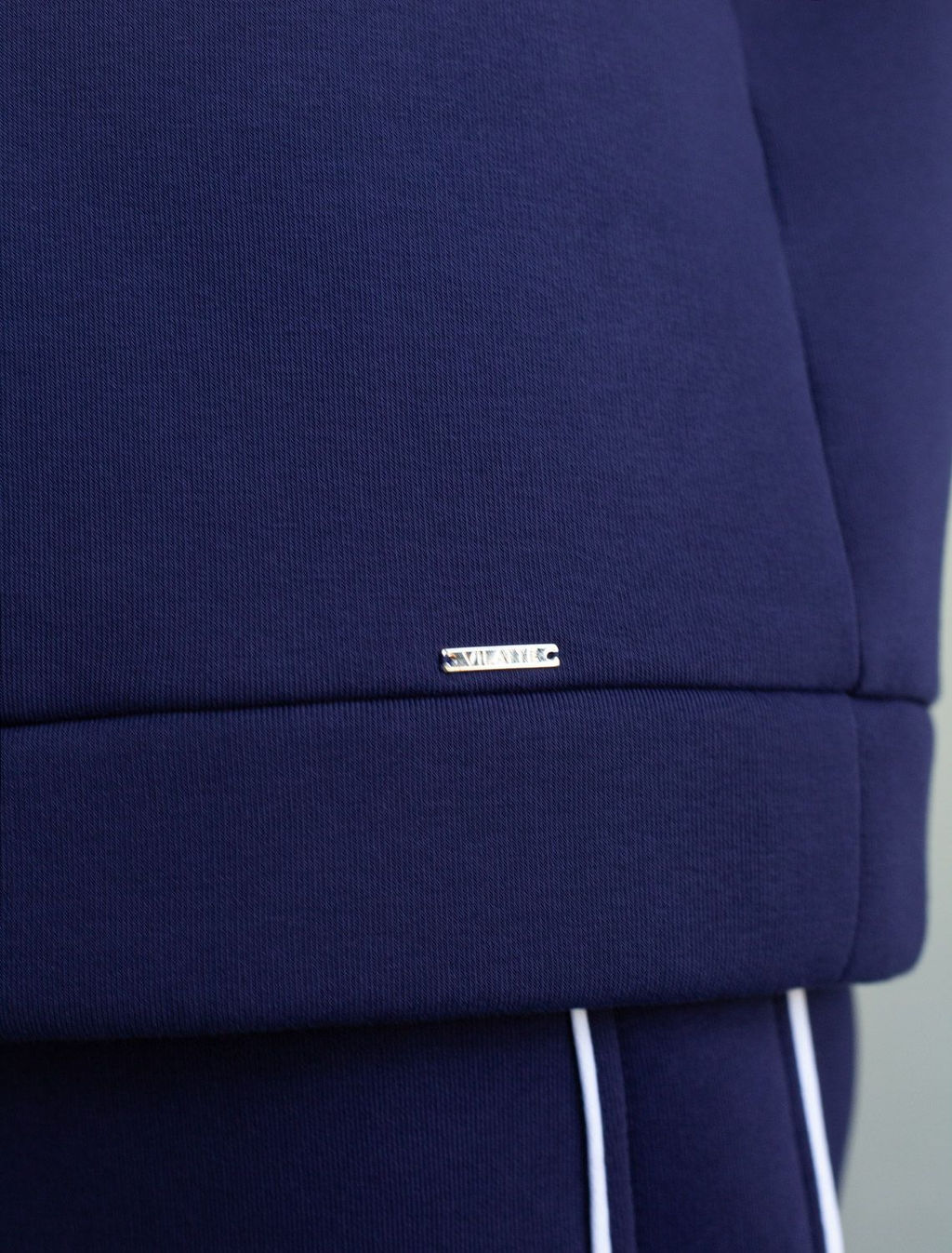 Худи среднего объема из эластичного футера трехнитики c начесом - Vilatte фото 4