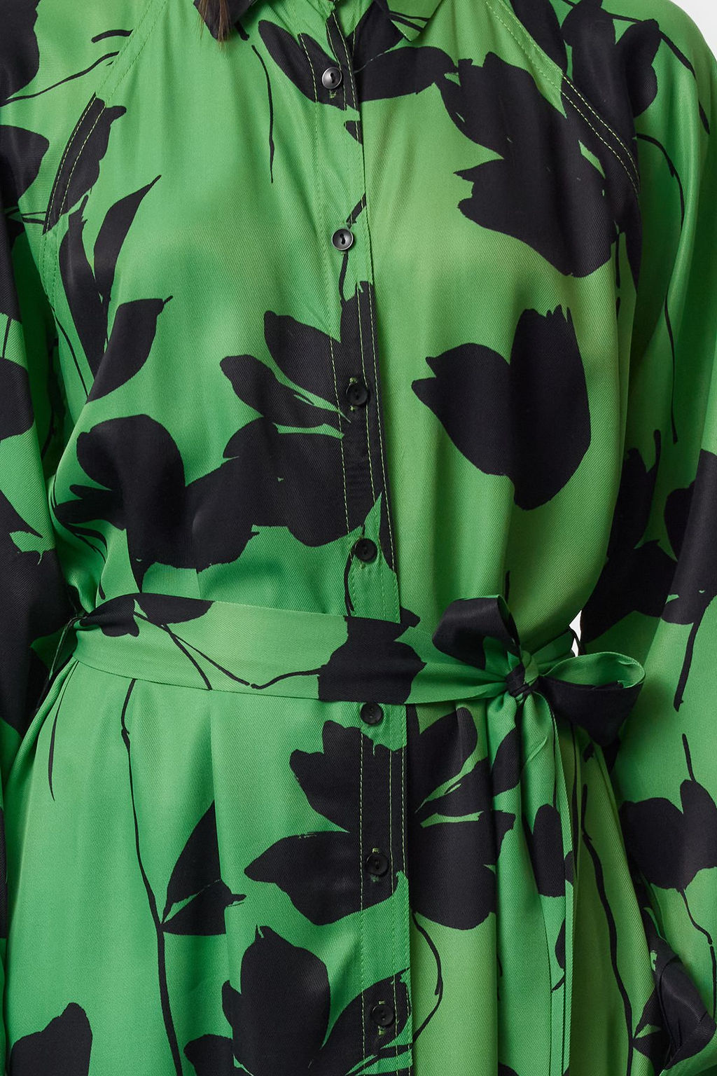 Trendyolmilla Yesil Cicekli Genis Kal?p Kollar? Dikis Detayl? Premium Kumas Maxi Gomlek Elbise TWOAW25EL00512 фото 4