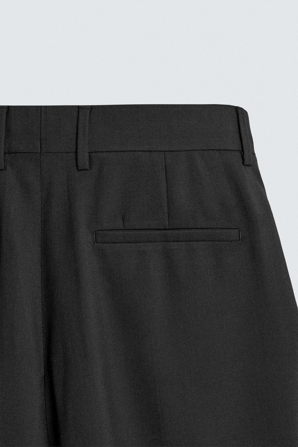 PANTAL?N RELAXED FIT PLIEGUES / Negro