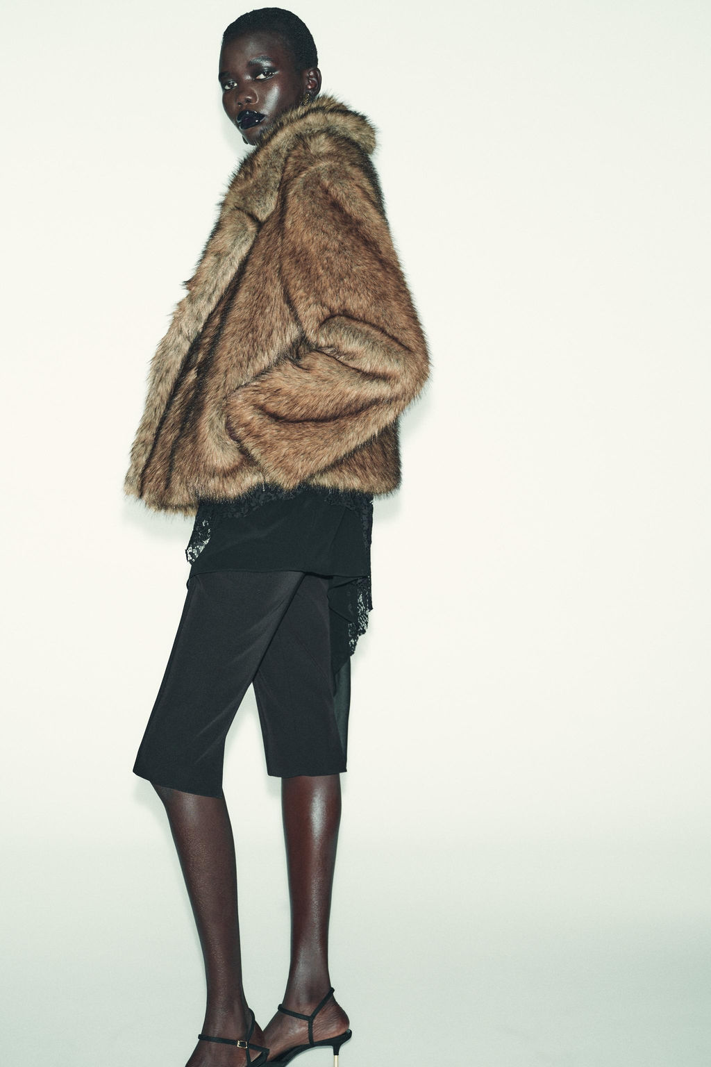 SHORT FAUX FUR COAT - Zara фото 4