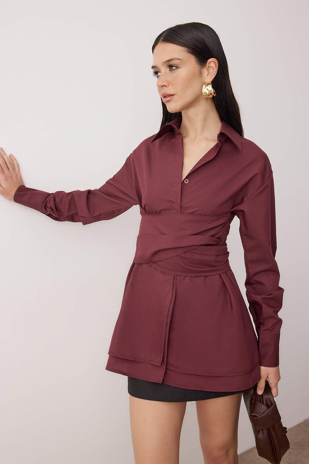 Bordo Bele Oturan Buzgu Detayl? S?k Y?lbas? Gomlek TPRAW26GO00002 - Trendyolmilla фото 2