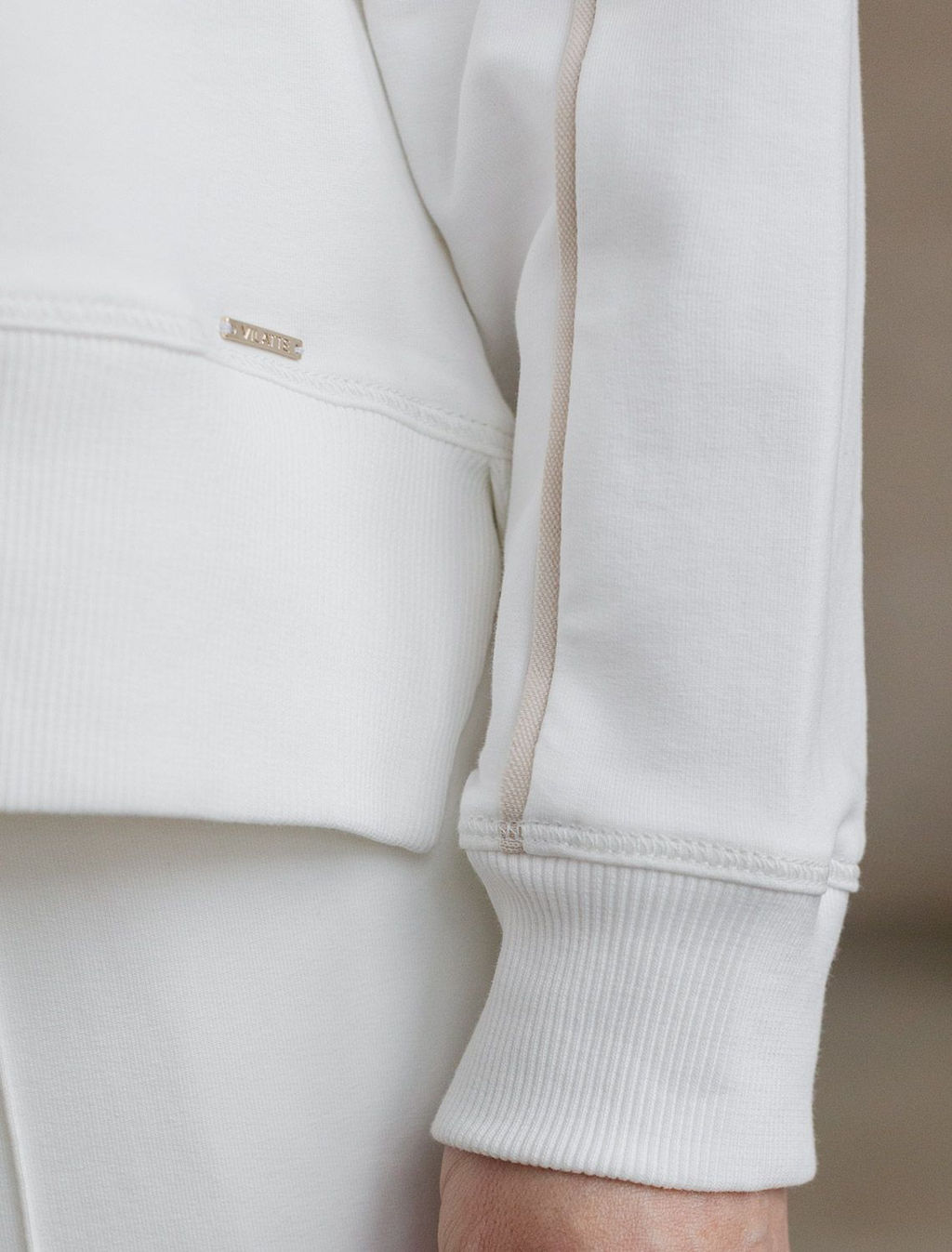 Свитшот с лампасами и разрезами из эластичного футера двухнитки без начеса