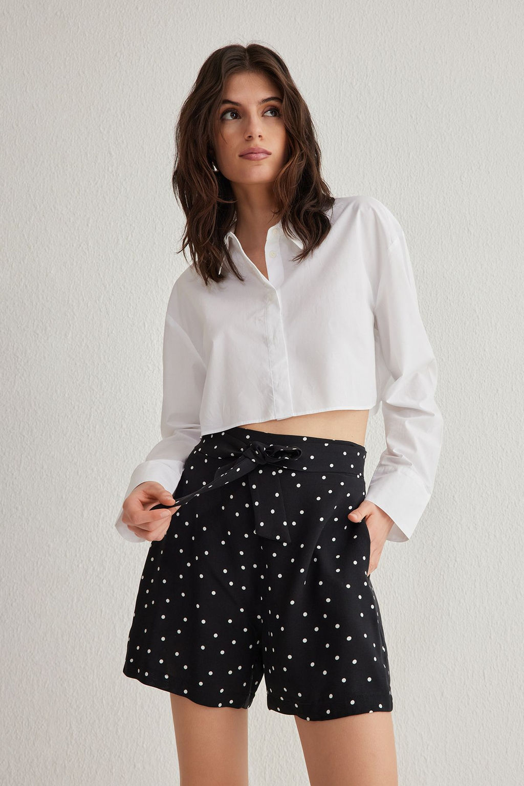 Siyah Rahat Kesim Kusakl? Puantiyeli Sort & Bermuda TWOSS25SR00008