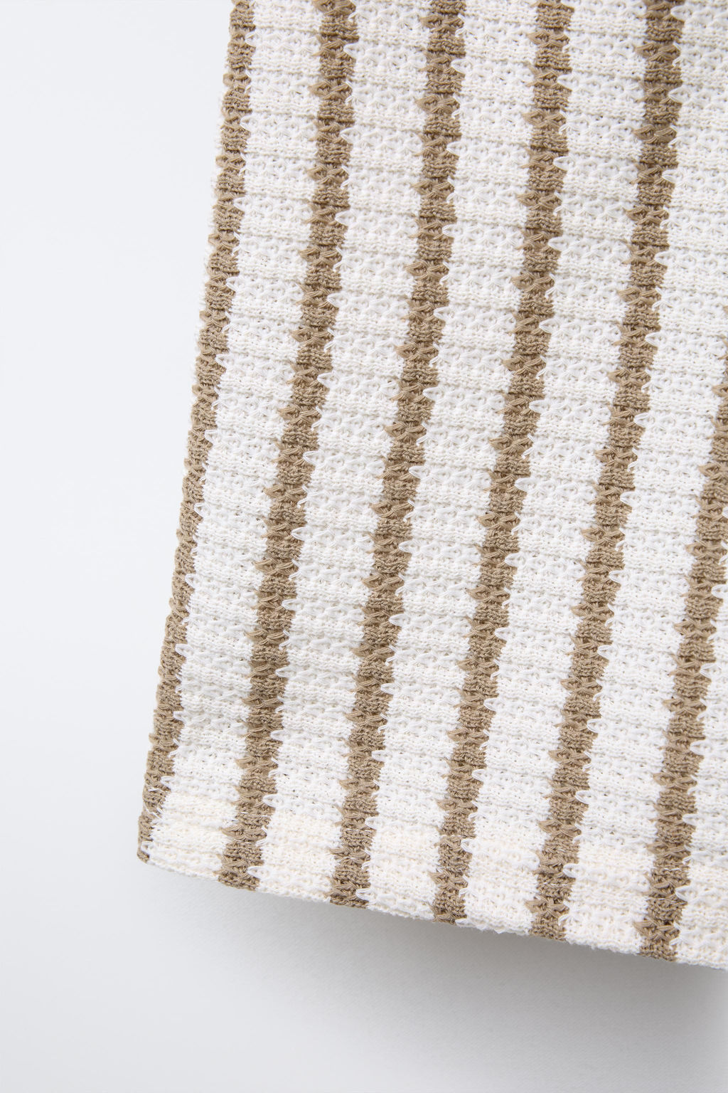 STRIPED TEXTURED SLIM FIT BERMUDA SHORTS - Zara фото 4