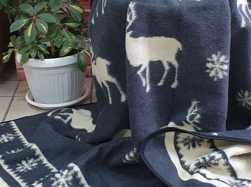 Одеяло шерсть мериноса 100% 180*205 "Олени" цв синий (Узбекистан)