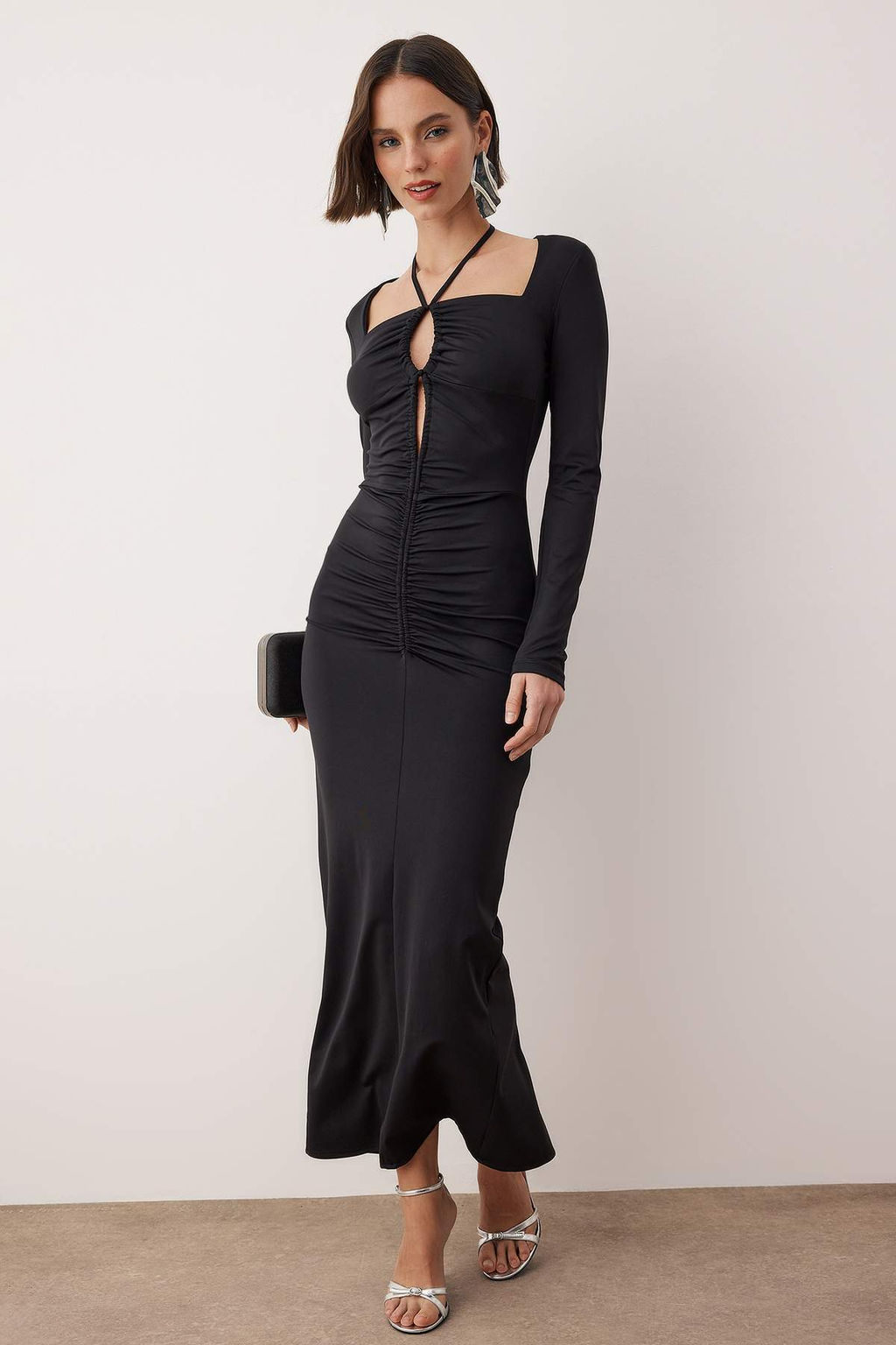 Siyah Vucuda Oturan Boyundan Baglama Detayl? Maxi Abiye Gece Mezuniyet Elbisesi TPRAW26EL00103/Siyah - Trendyolmilla фото 2