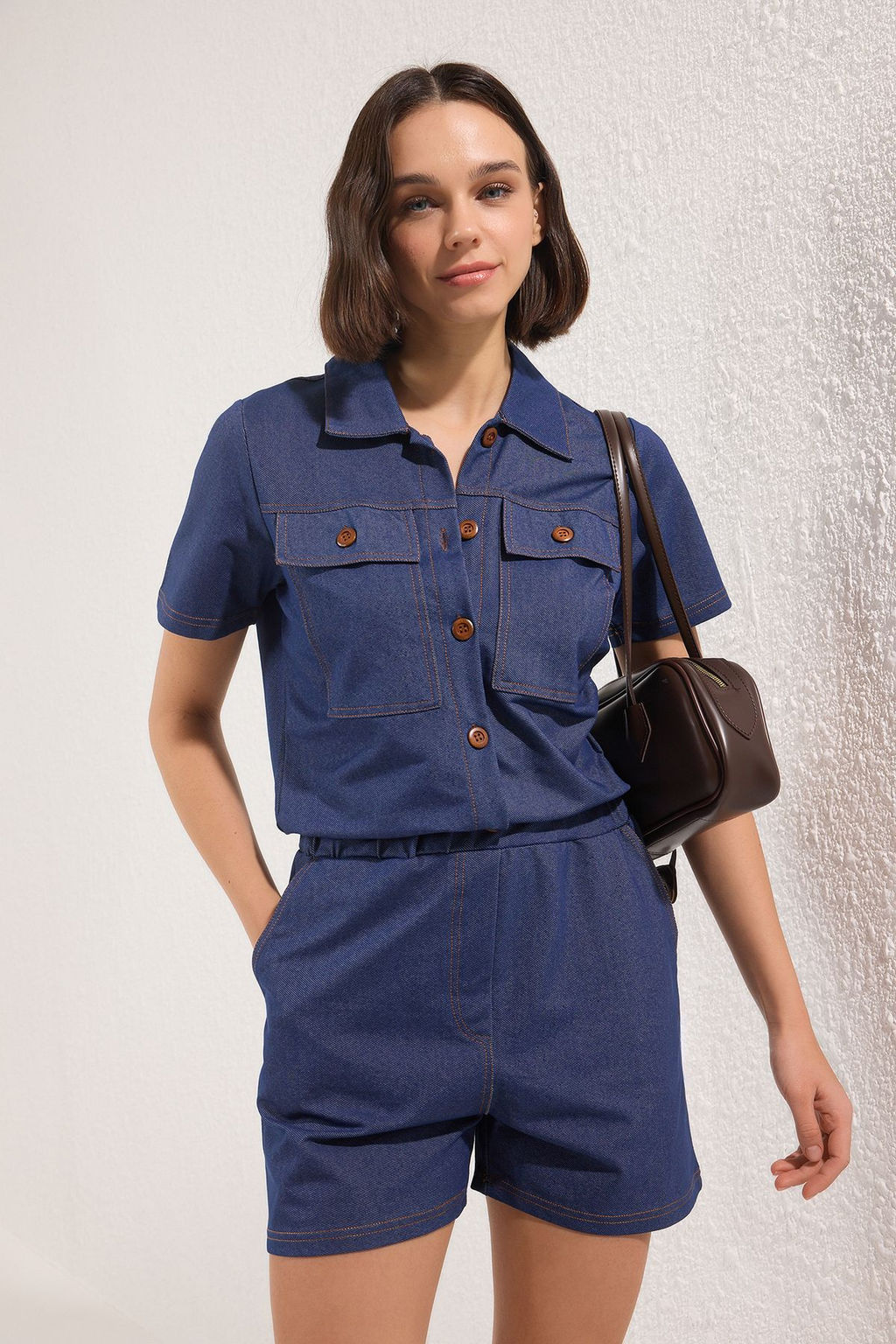 TRENDYOLMILLA Indigo Denim Gorunumlu Dugmeli K?sa Sortlu Tulum TWOSS25TU00044