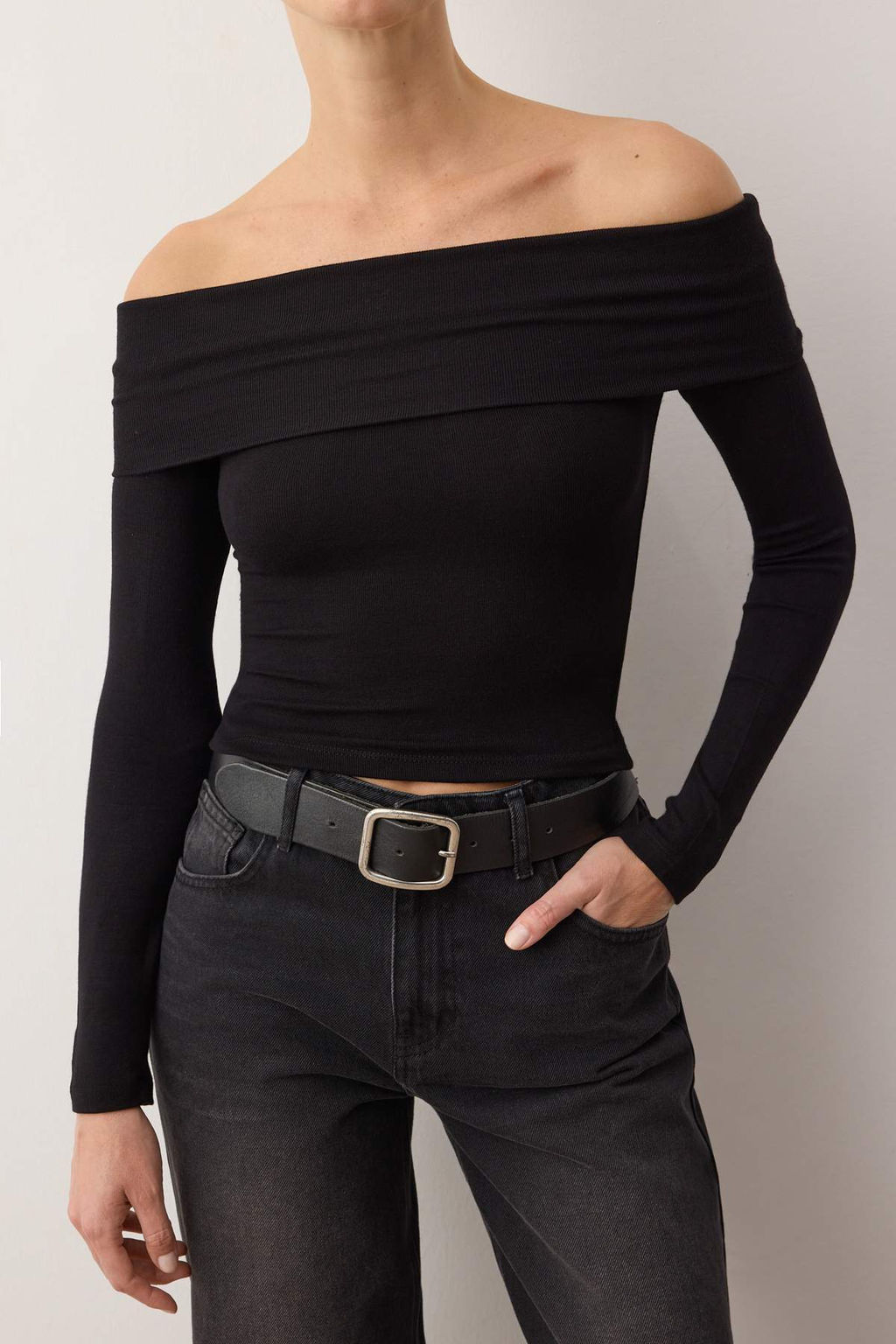 Siyah Carmen Yaka Fitted/Vucuda Oturan Crop Esnek Orme Bluz TWOAW25BZ00008