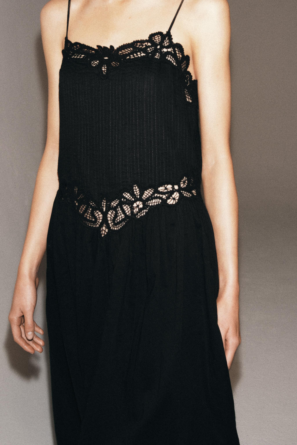 VESTIDO MIDI ENCAJE ZW COLLECTION / Negro - Zara фото 2