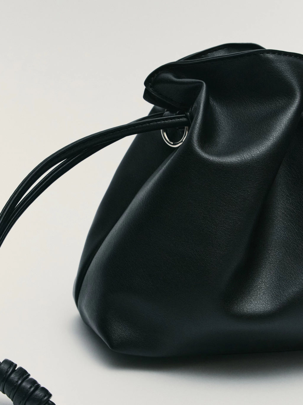 Сумка-мешок из экокожи / Zarina  фото 3