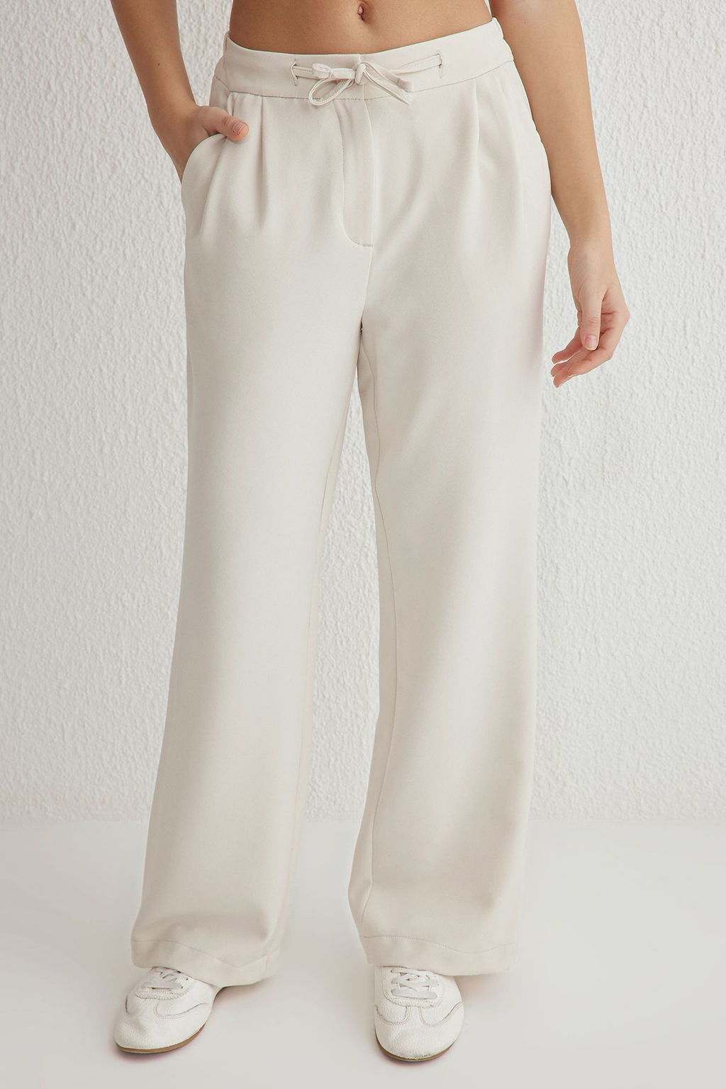 TRENDYOLMILLA Beyaz Bagc?kl? Dusuk Bel Wide Leg/Genis Paca Dokuma Pantolon TWOSS25PL00042  фото 3