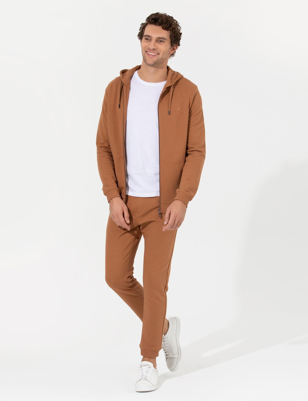 Толстовка верблюжьего цвета