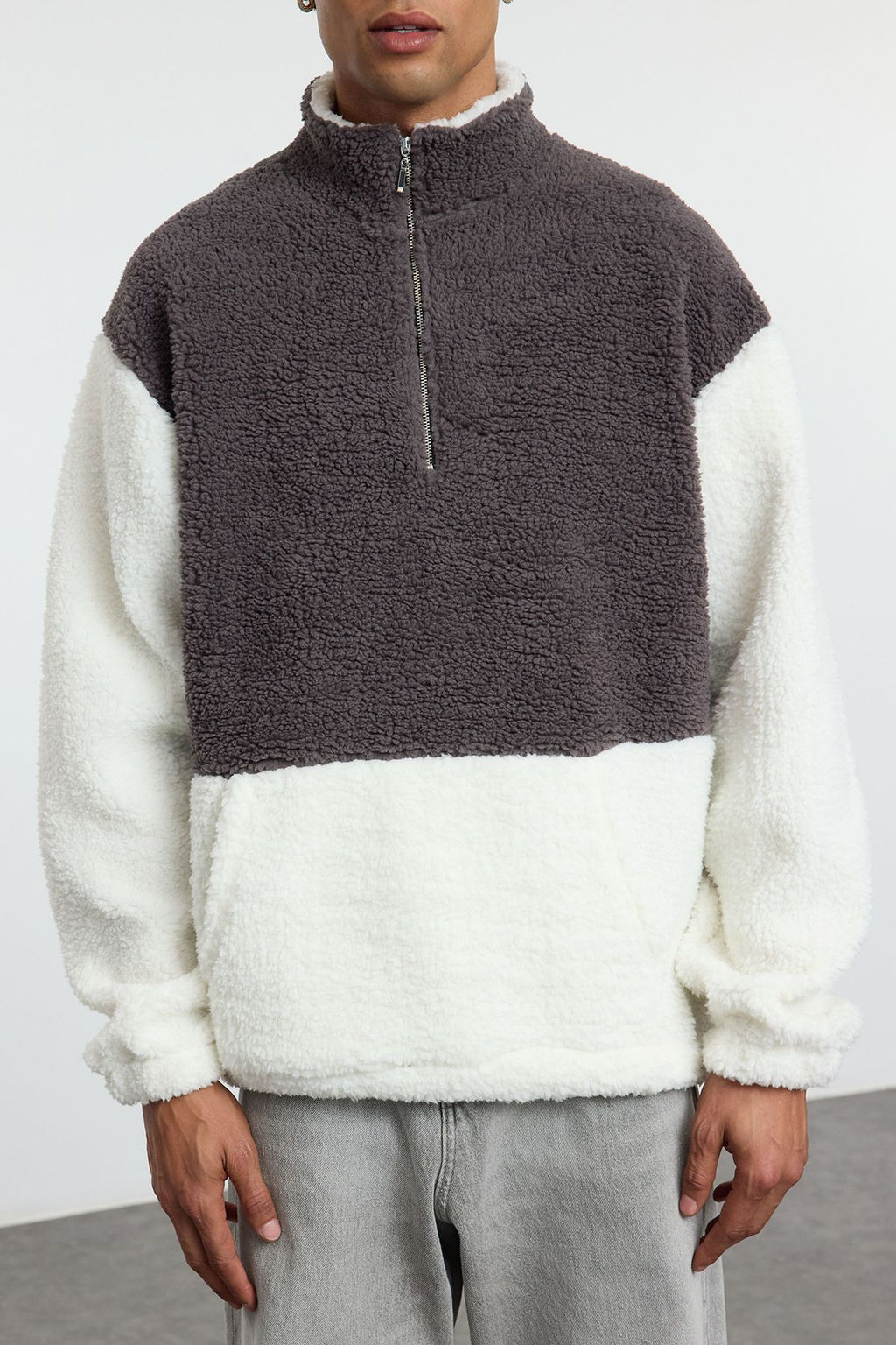 TRENDYOL MAN Fume Unisex Oversize/Genis Kesim Renk Bloklu Dik Yaka S?cak Tutan Pelus Sweatshirt TMNAW25SW00148 - Trendyolmilla фото 7